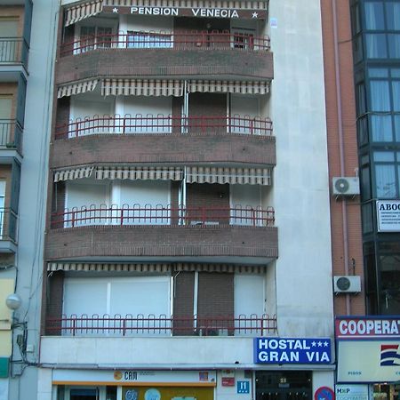 Hostal Gran Via Пинто Екстериор снимка