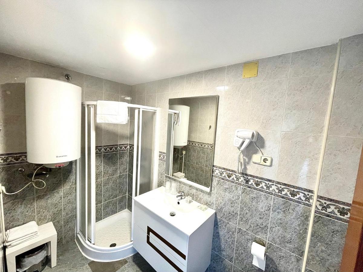 Hostal Gran Via Пинто Екстериор снимка