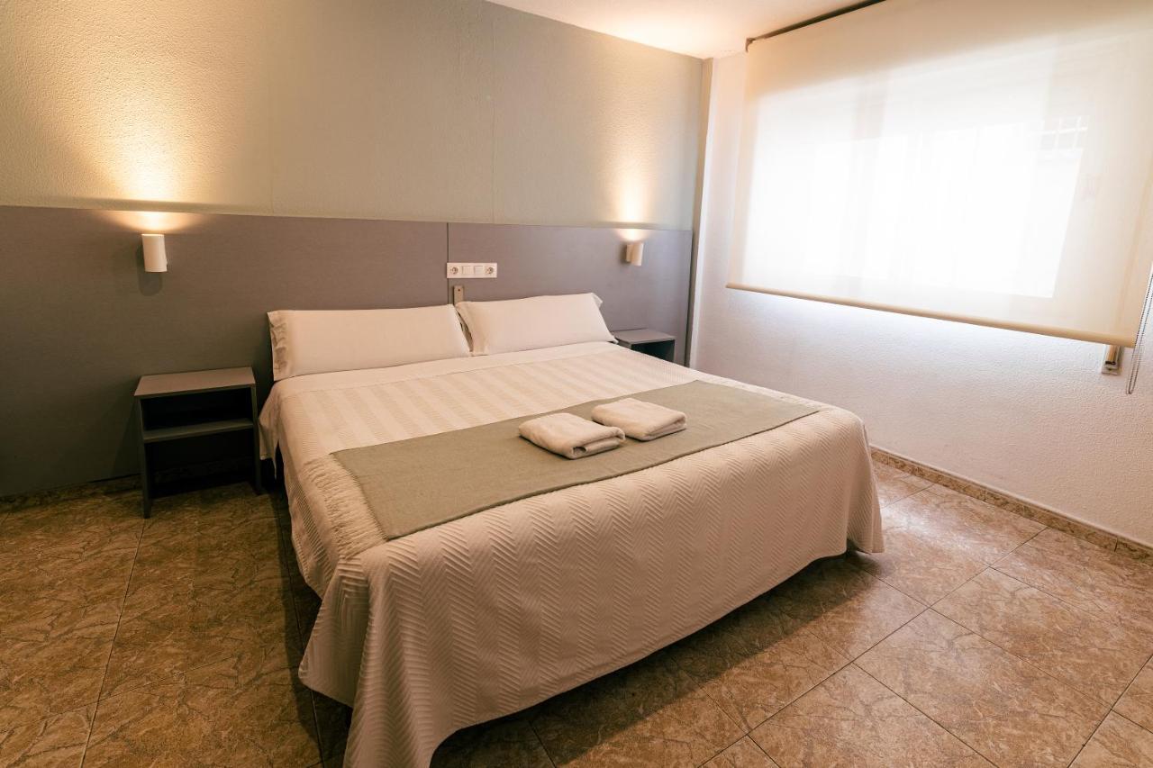 Hostal Gran Via Пинто Екстериор снимка