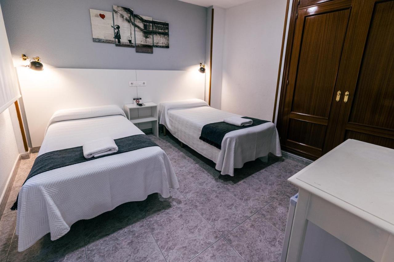Hostal Gran Via Пинто Екстериор снимка