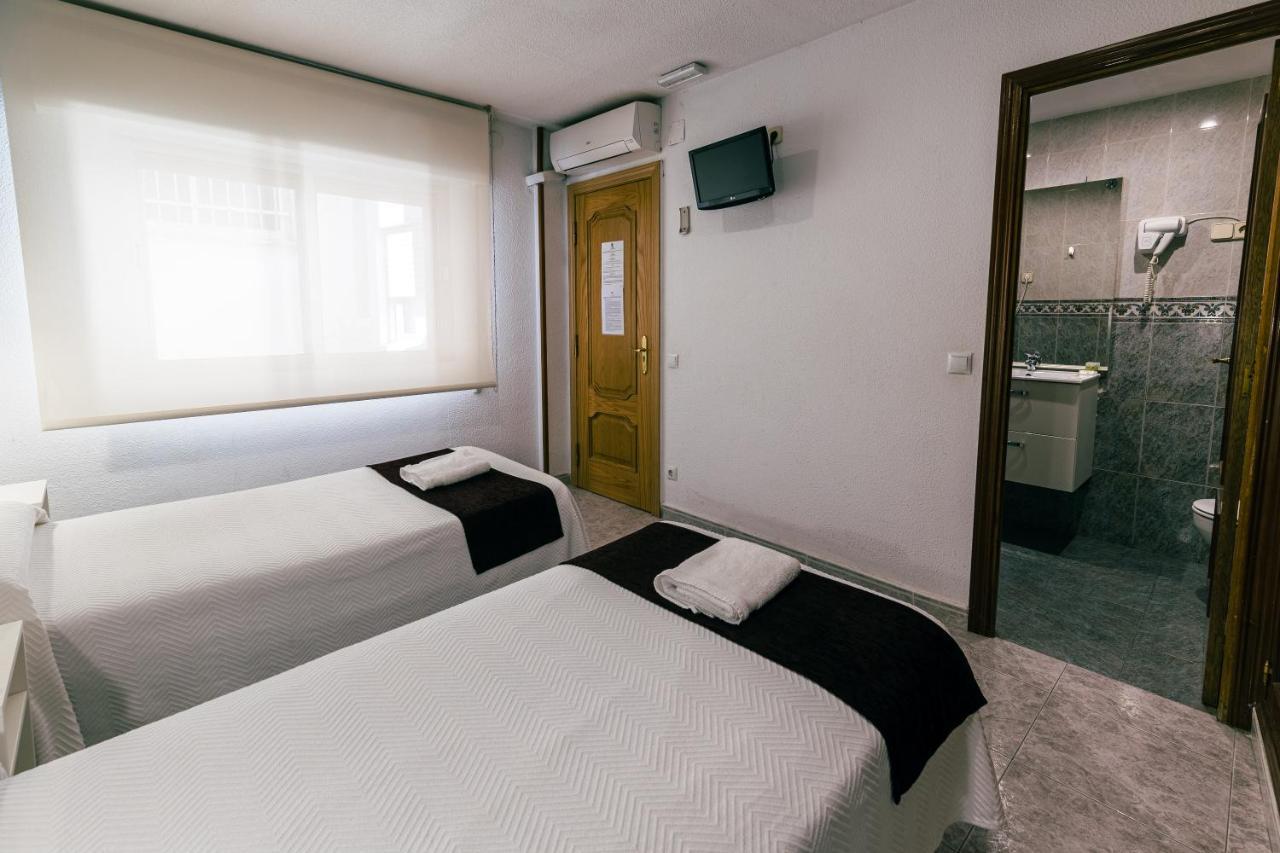 Hostal Gran Via Пинто Екстериор снимка