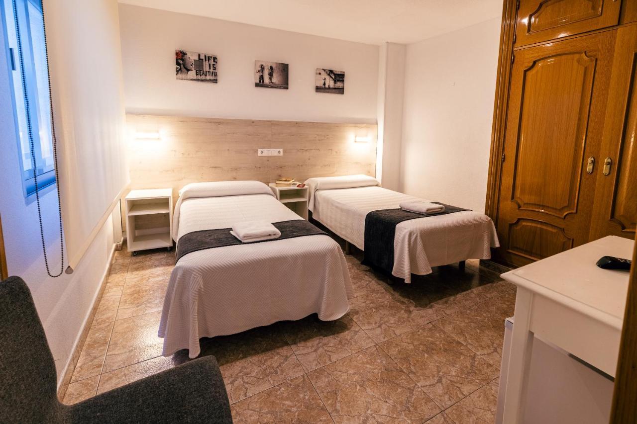 Hostal Gran Via Пинто Екстериор снимка