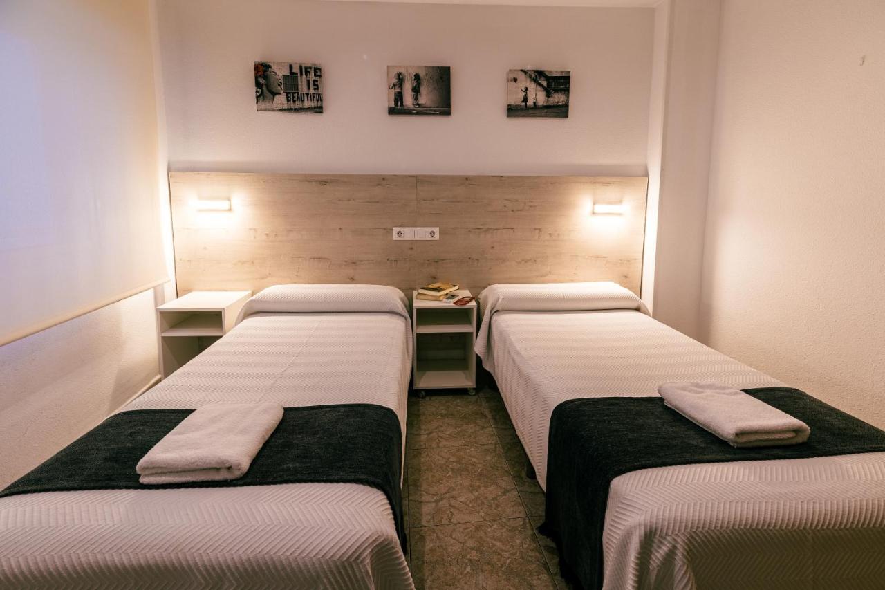 Hostal Gran Via Пинто Екстериор снимка