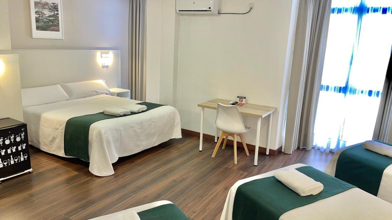 Hostal Gran Via Пинто Екстериор снимка