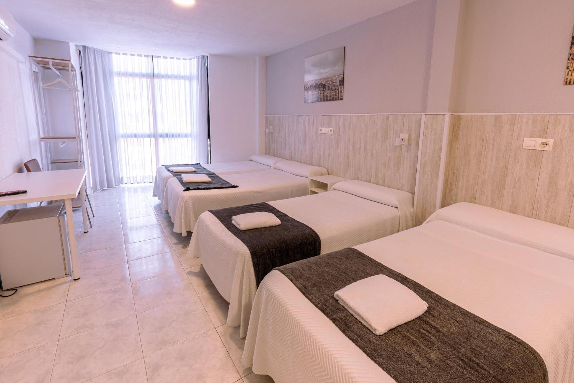 Hostal Gran Via Пинто Екстериор снимка