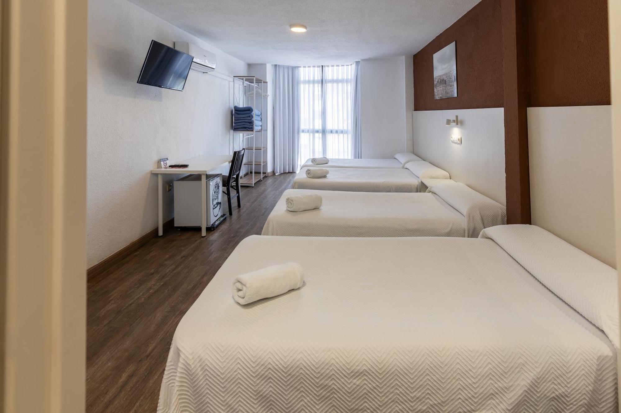 Hostal Gran Via Пинто Екстериор снимка