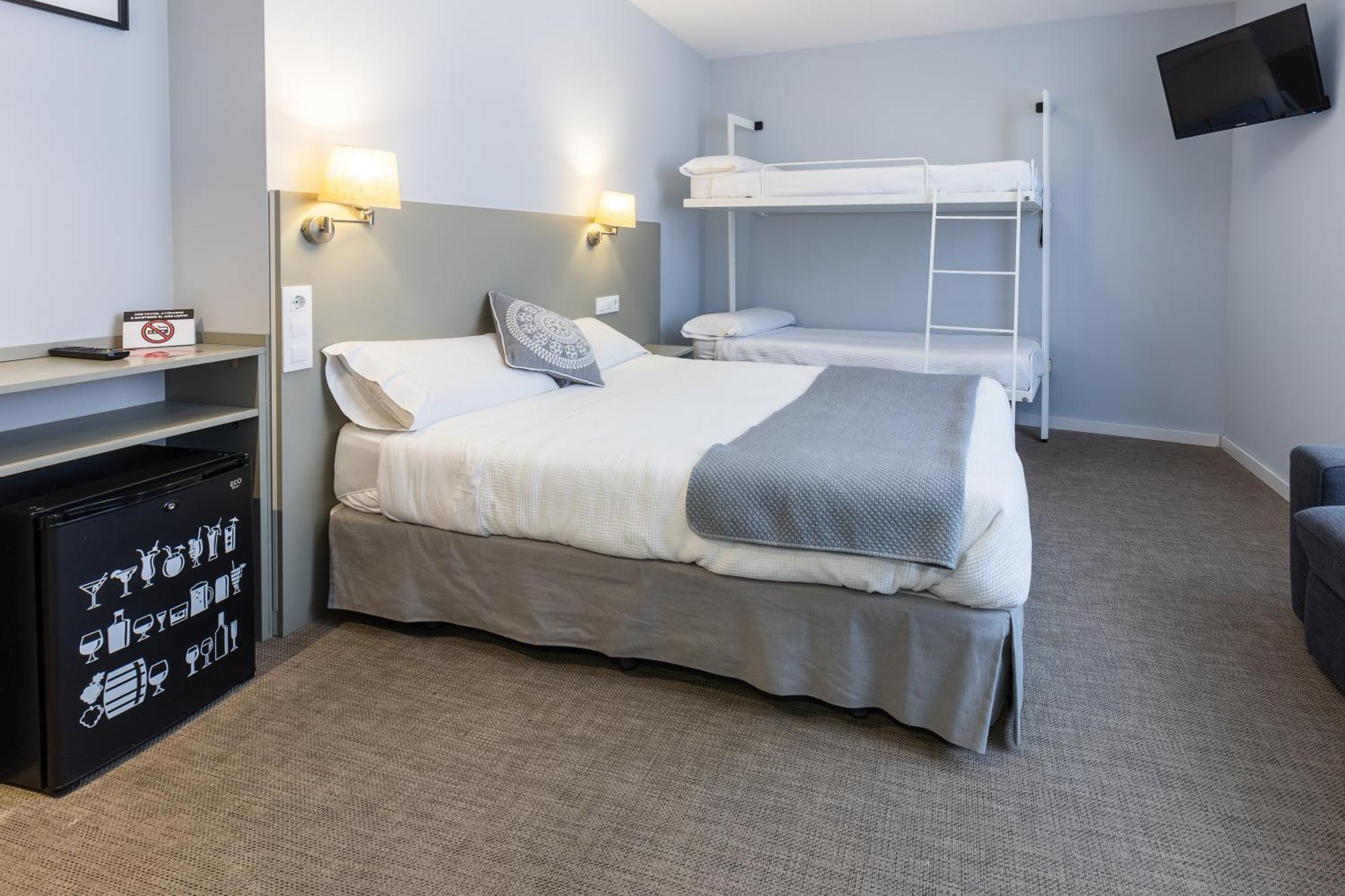 Hostal Gran Via Пинто Екстериор снимка
