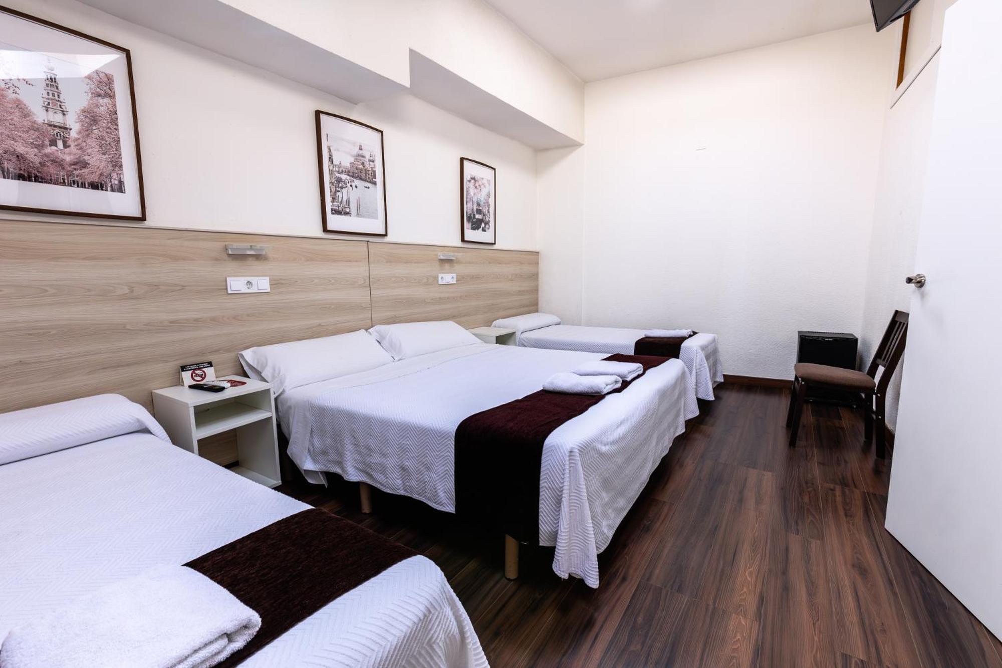 Hostal Gran Via Пинто Екстериор снимка