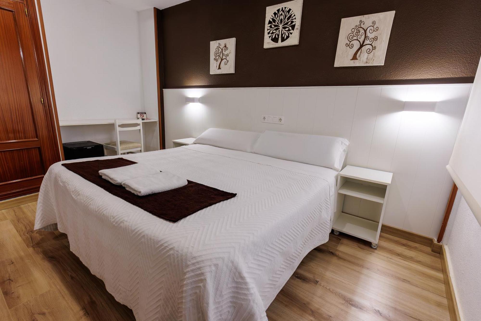 Hostal Gran Via Пинто Екстериор снимка