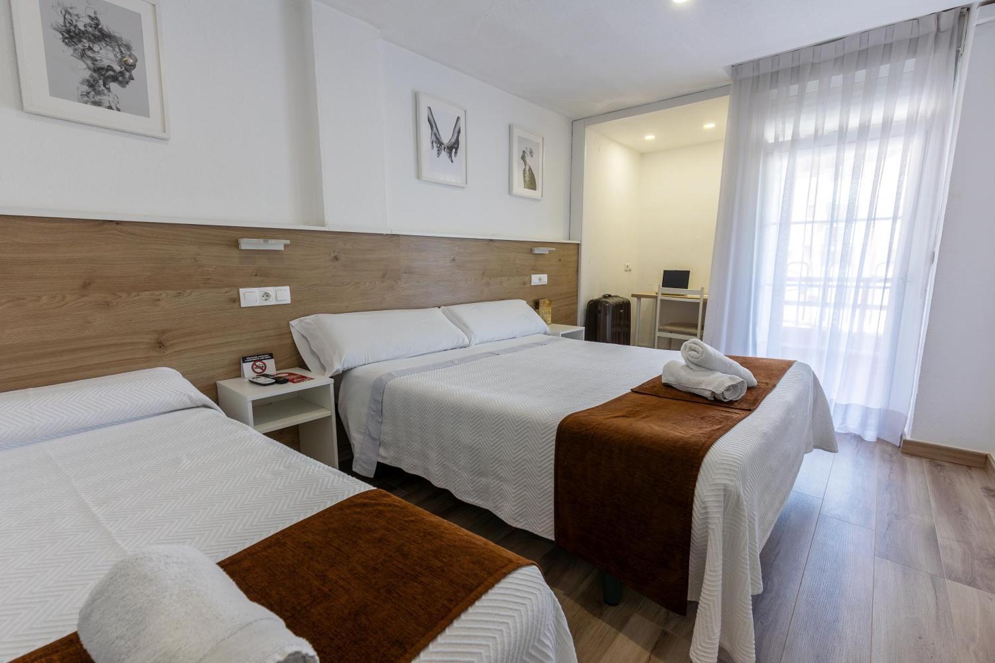 Hostal Gran Via Пинто Екстериор снимка