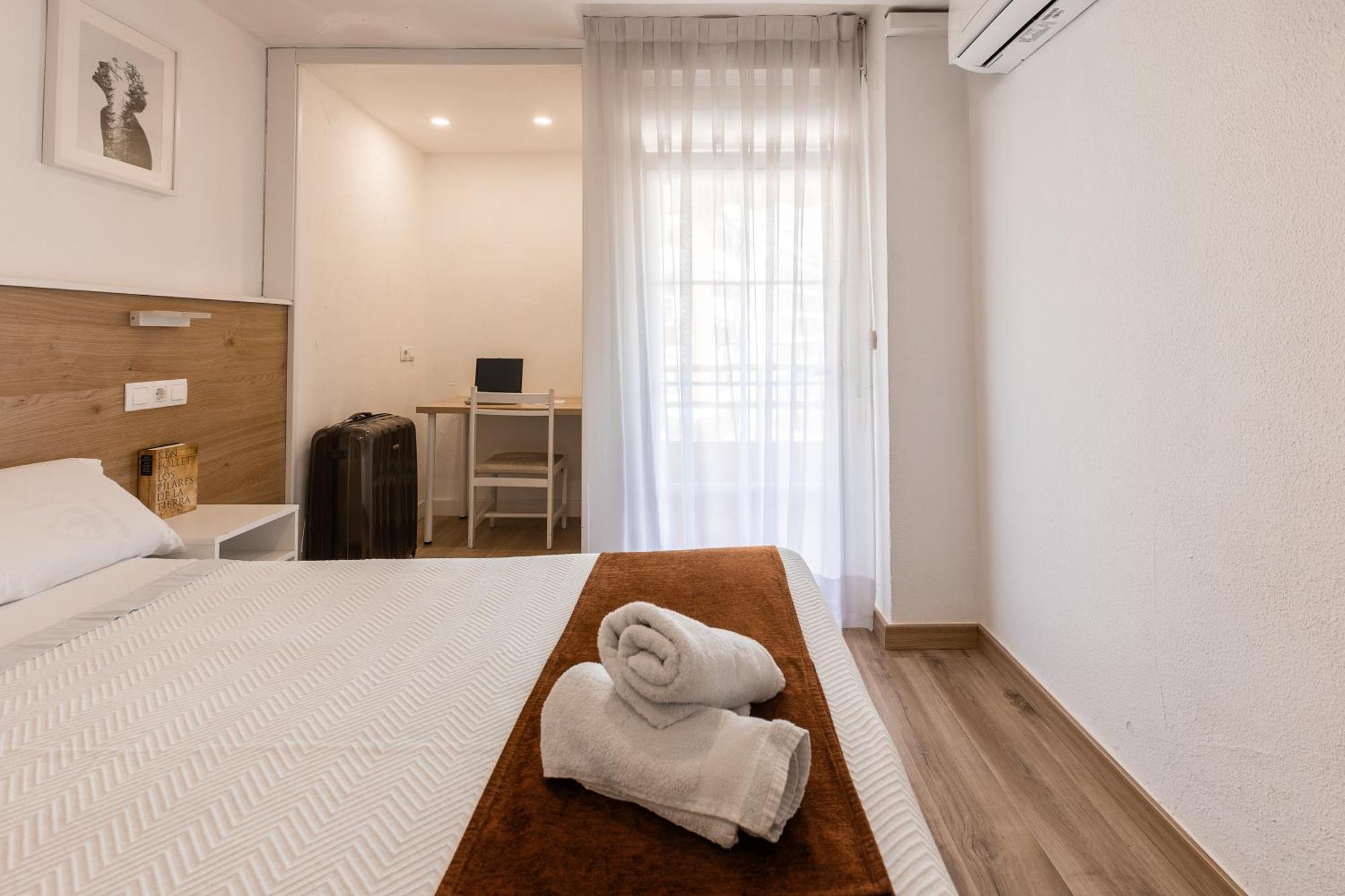 Hostal Gran Via Пинто Екстериор снимка