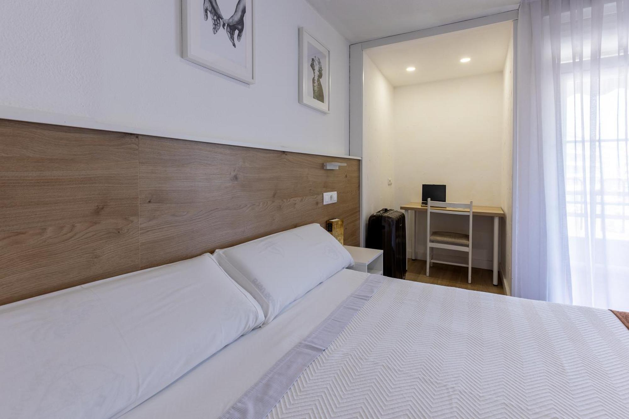 Hostal Gran Via Пинто Екстериор снимка