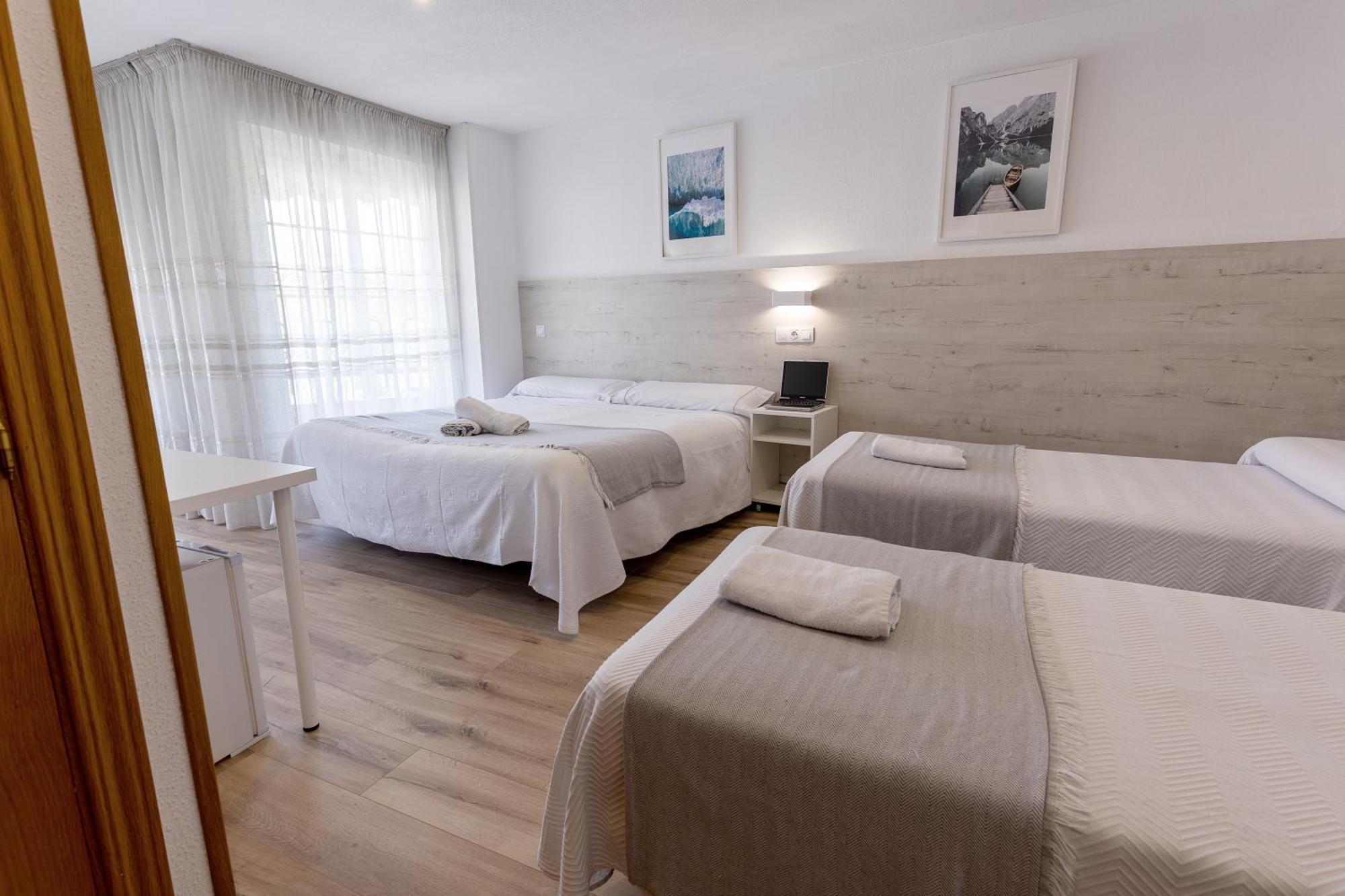 Hostal Gran Via Пинто Екстериор снимка