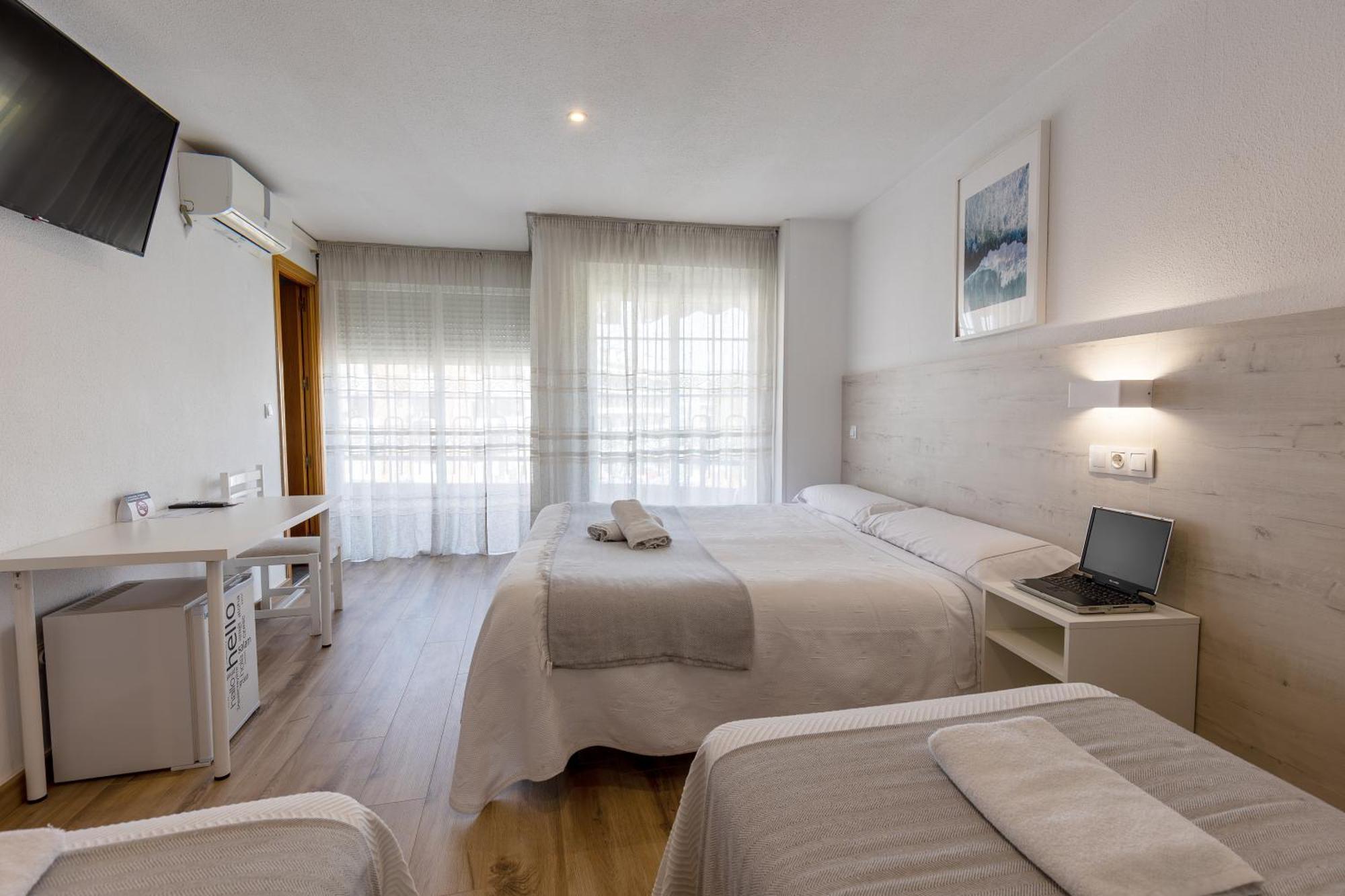 Hostal Gran Via Пинто Екстериор снимка