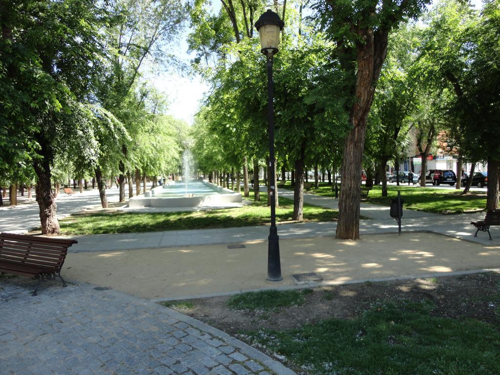 Hostal Gran Via Пинто Екстериор снимка