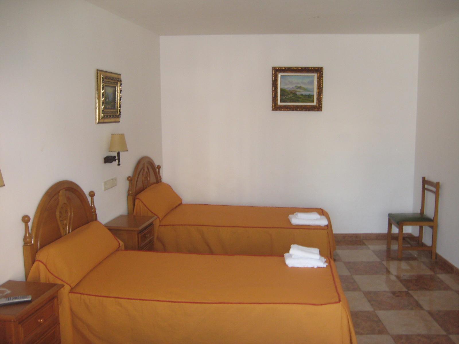 Hostal Gran Via Пинто Екстериор снимка