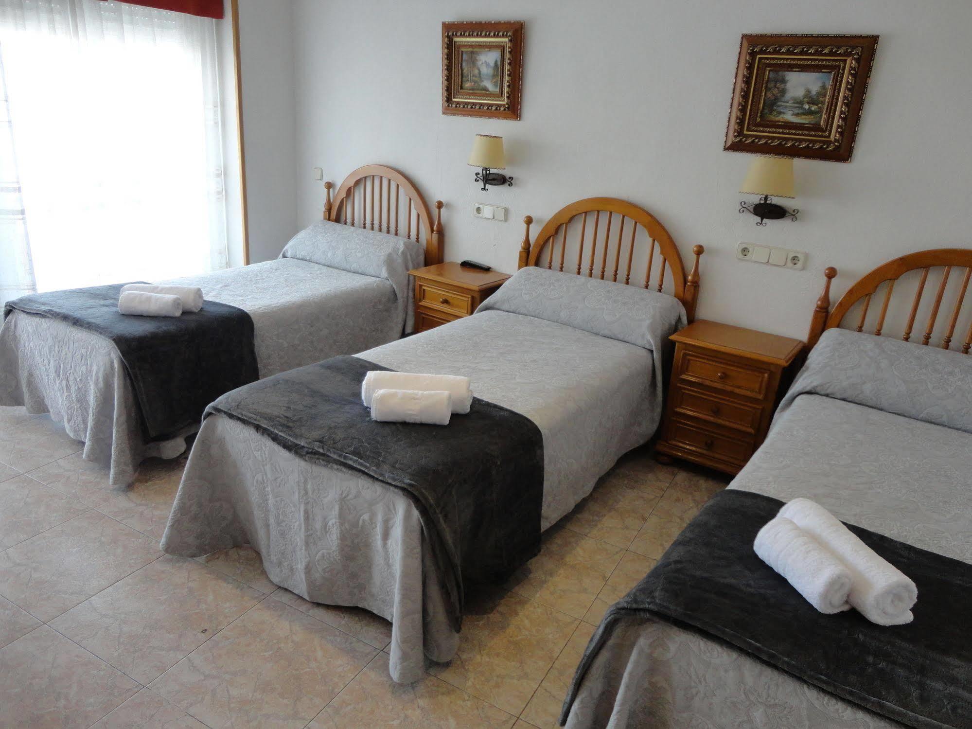 Hostal Gran Via Пинто Екстериор снимка