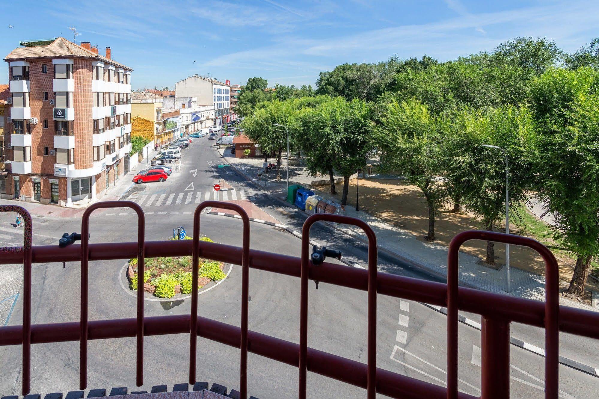 Hostal Gran Via Пинто Екстериор снимка