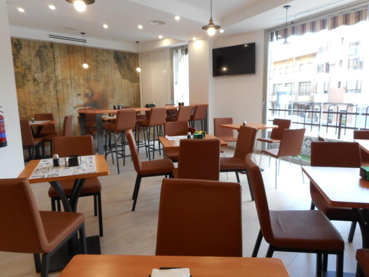 Hostal Gran Via Пинто Екстериор снимка
